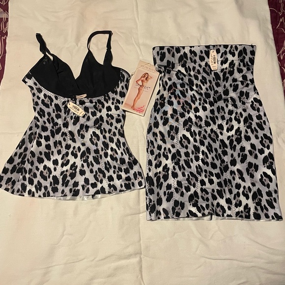 Victoria’s Secret Set - Picture 1 of 4